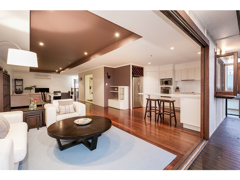 8 Simpsons Road, Bardon QLD 4065