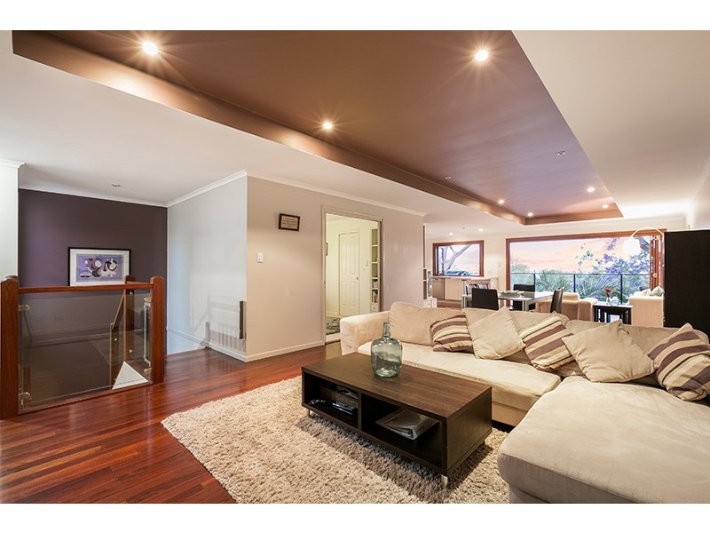 8 Simpsons Road, Bardon QLD 4065