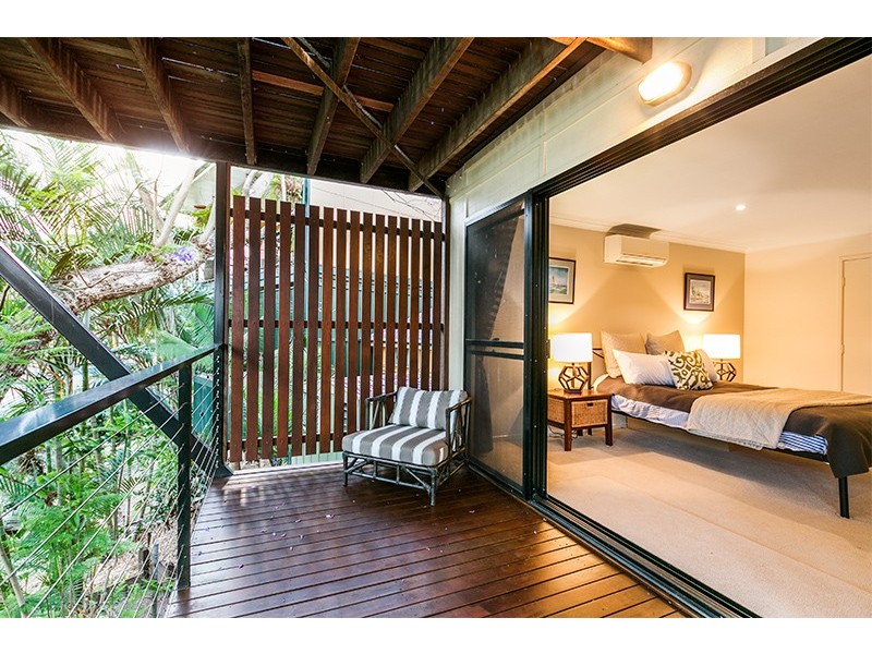 8 Simpsons Road, Bardon QLD 4065