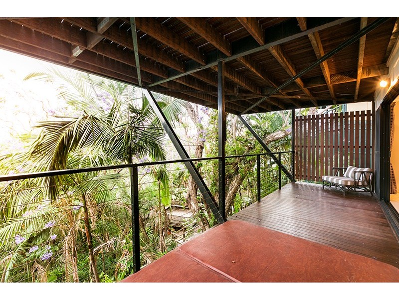 8 Simpsons Road, Bardon QLD 4065