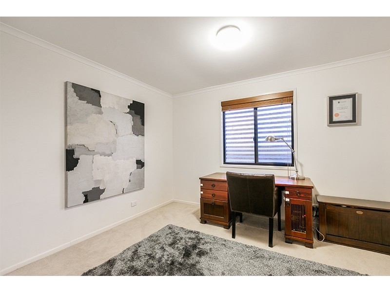 8 Simpsons Road, Bardon QLD 4065