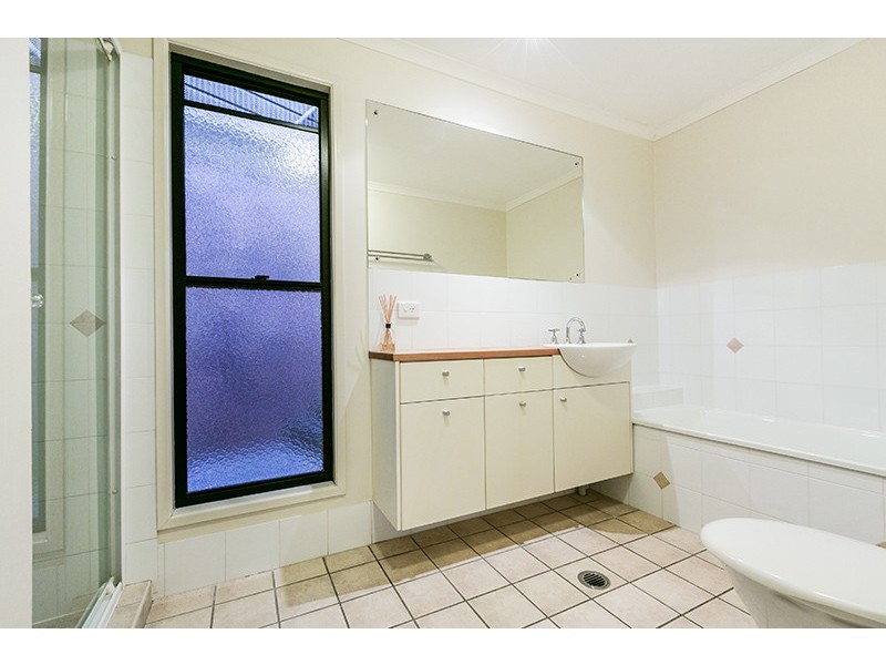 8 Simpsons Road, Bardon QLD 4065