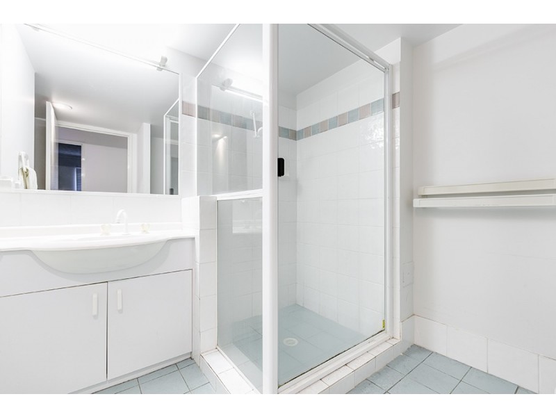 2/96 Norman Crescent, Norman Park QLD 4170