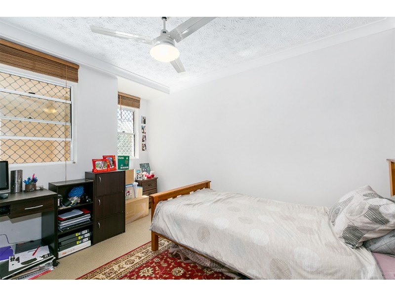 2/96 Norman Crescent, Norman Park QLD 4170