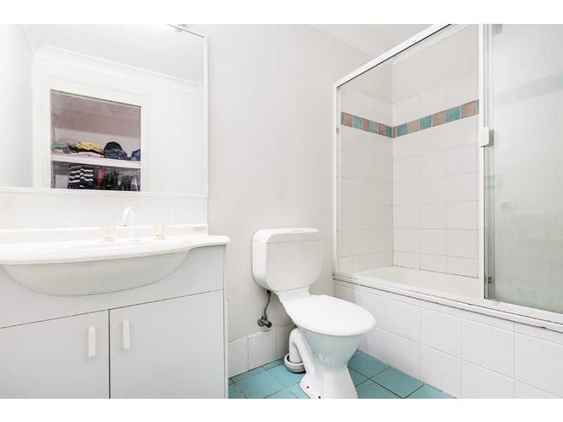 2/96 Norman Crescent, Norman Park QLD 4170