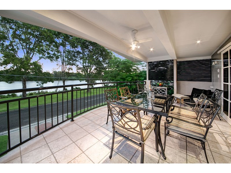 19 Esplanade, Yeronga QLD 4104