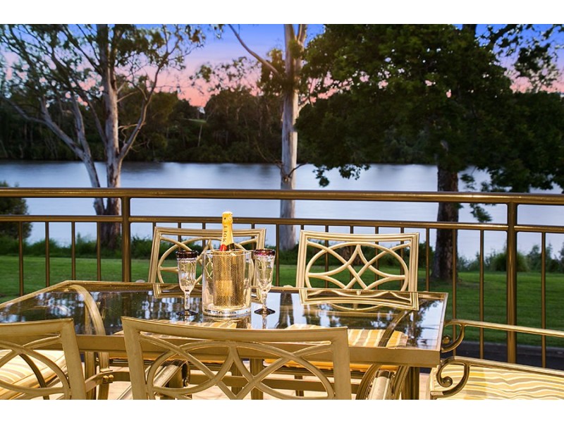 19 Esplanade, Yeronga QLD 4104