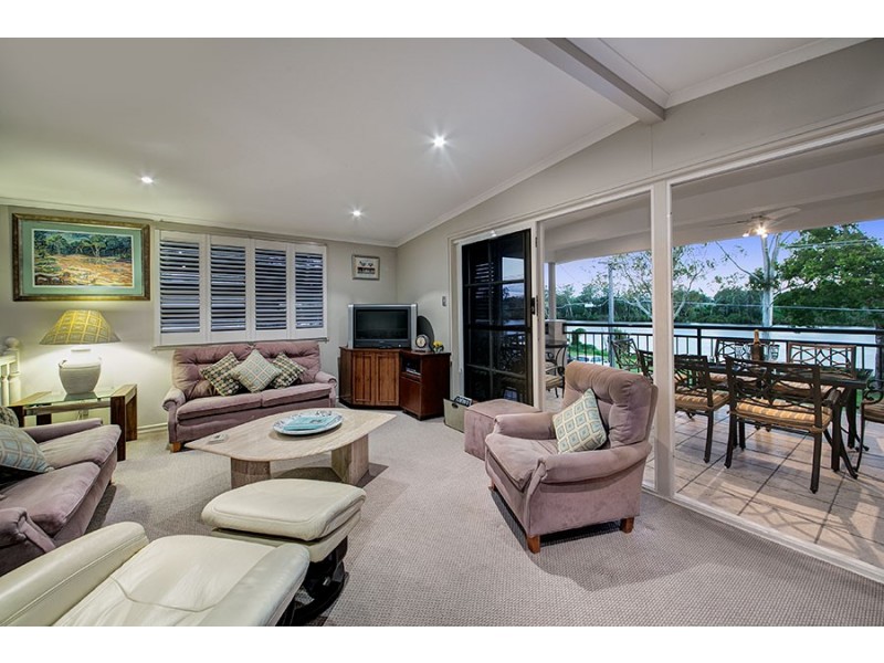 19 Esplanade, Yeronga QLD 4104