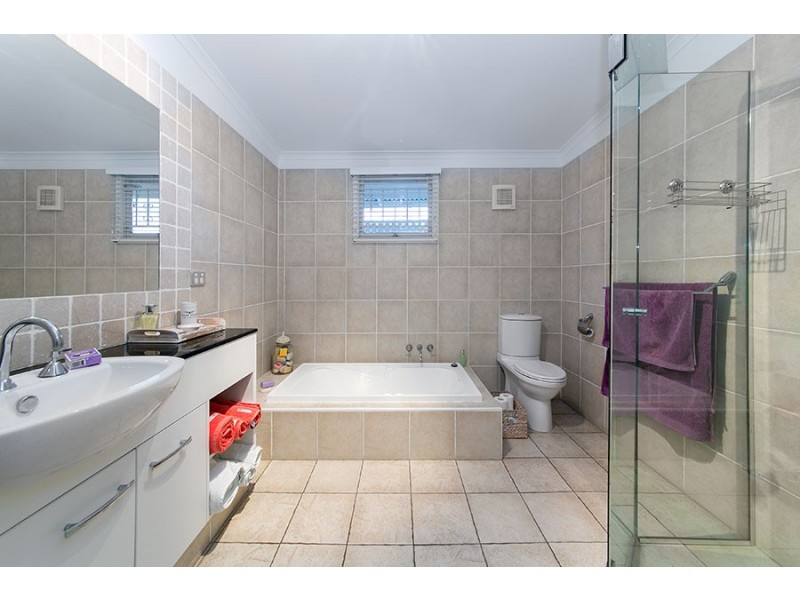 19 Esplanade, Yeronga QLD 4104