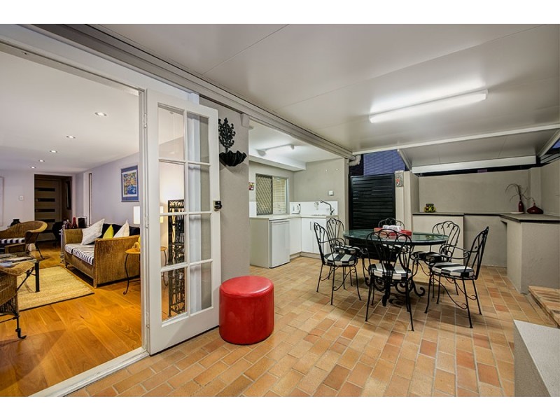 19 Esplanade, Yeronga QLD 4104