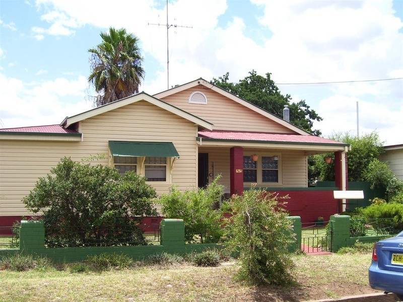 36 May Street, Parkes NSW 2870
