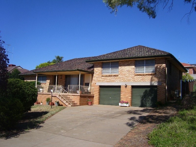 10 Mengarvie Road, Parkes NSW 2870
