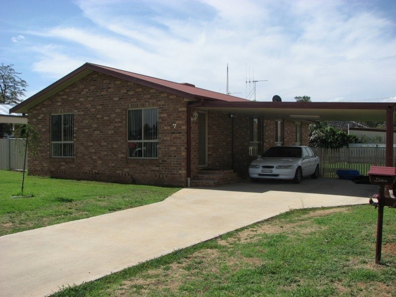 7 Powter Street, Forbes NSW 2871