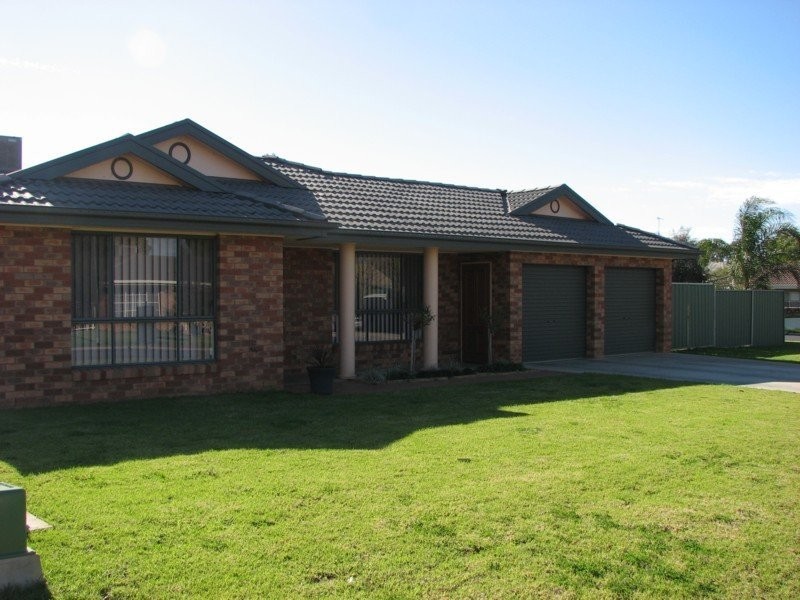 12 Jacaranda Street, Forbes NSW 2871