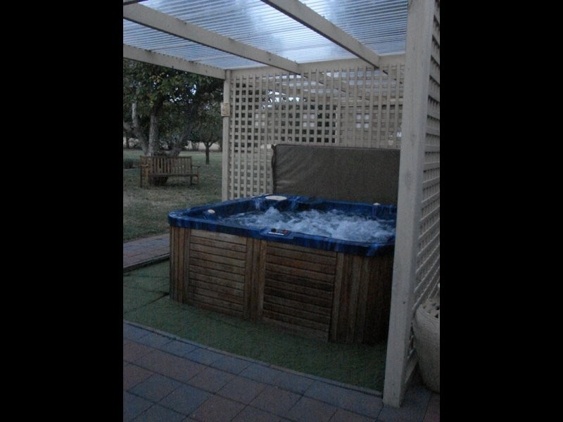 Innisfail Newell Highway, Parkes NSW 2870