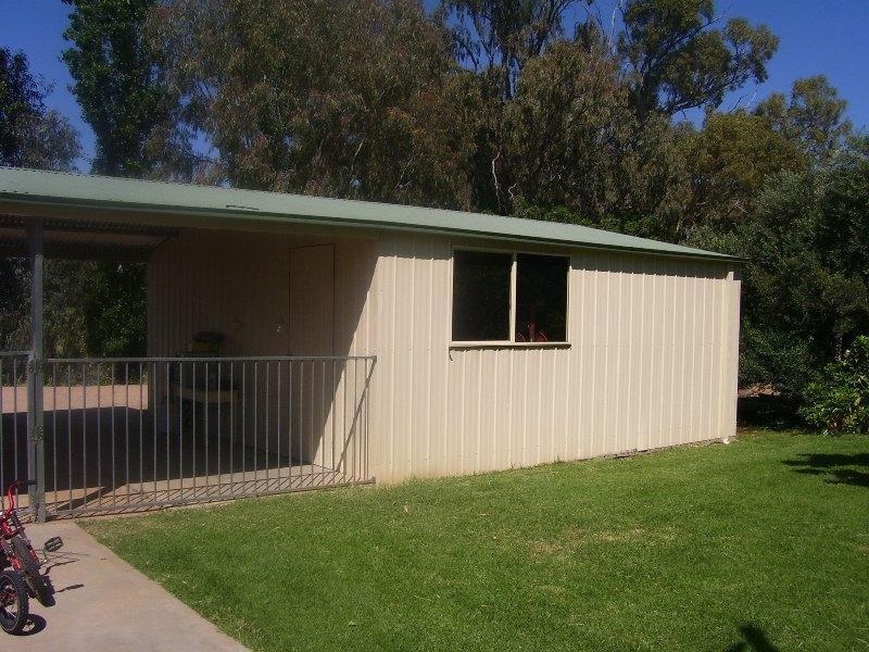 Innisfail Newell Highway, Parkes NSW 2870