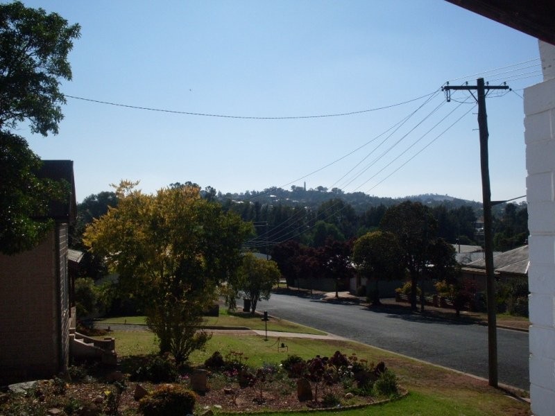10 Howard Street, Parkes NSW 2870