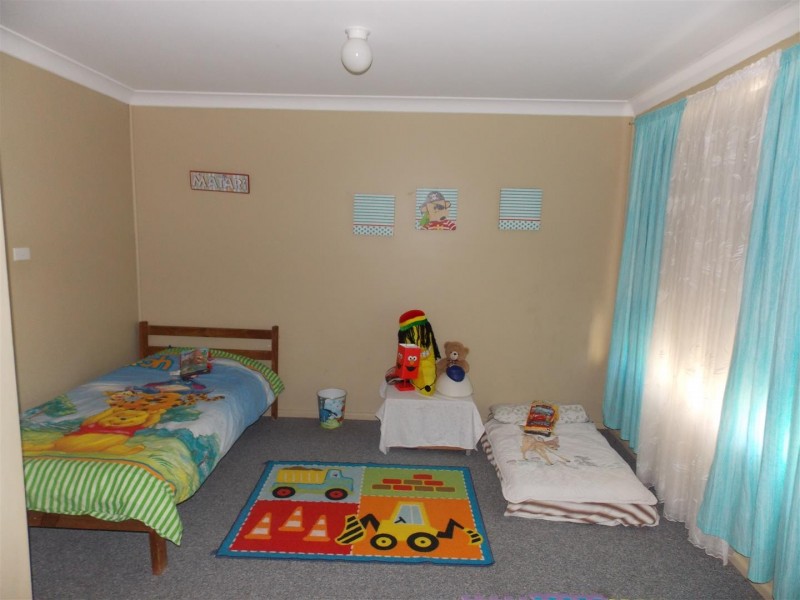 8 Porter Street, Parkes NSW 2870