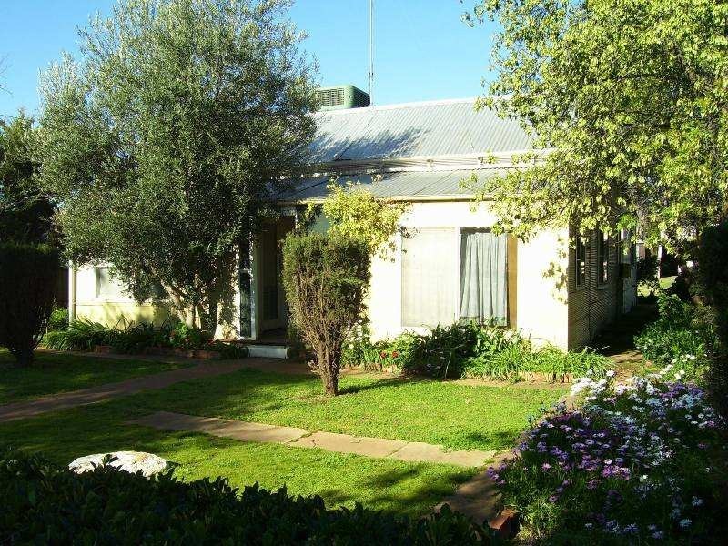 41 Forbes Rd, Parkes NSW 2870