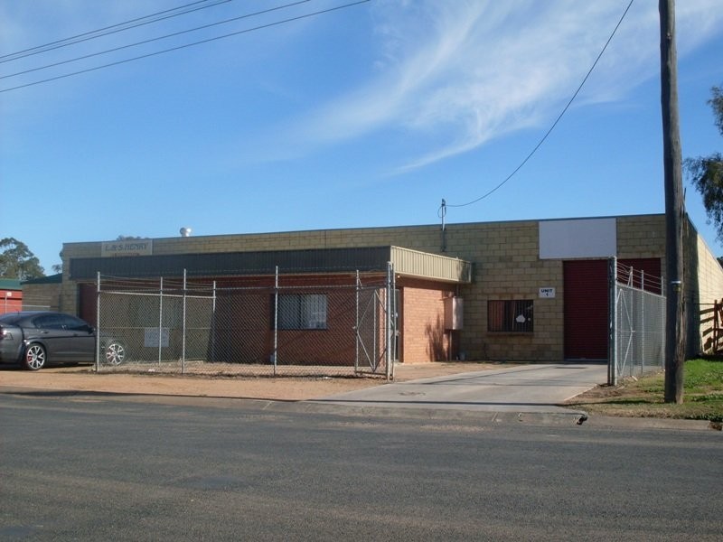 78 Station St, Parkes NSW 2870