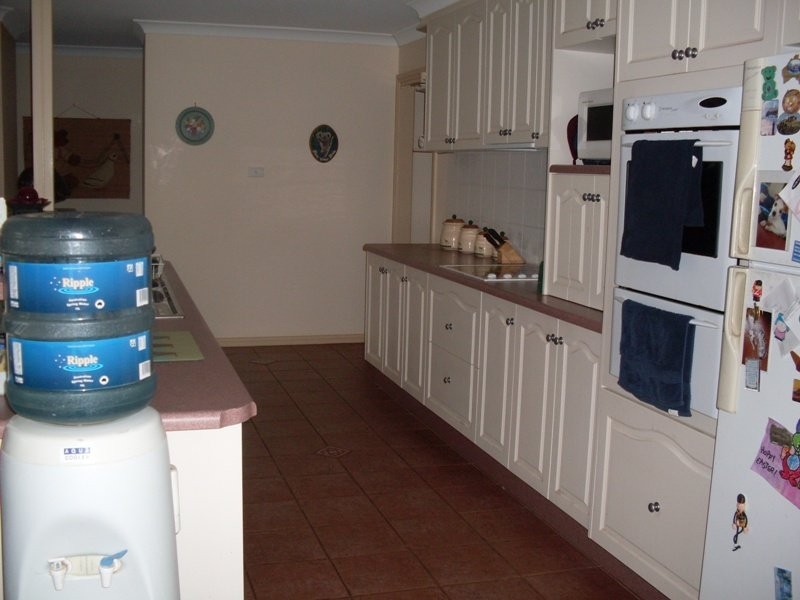 27 Glenburnie Close, Parkes NSW 2870