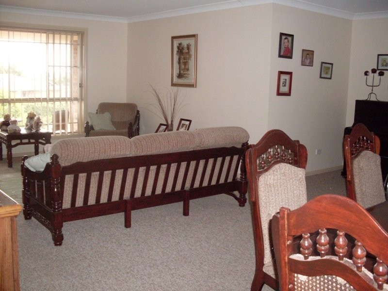 27 Glenburnie Close, Parkes NSW 2870