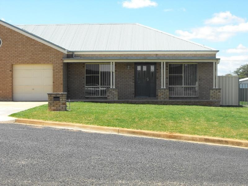 4A Marshall Place, Parkes NSW 2870