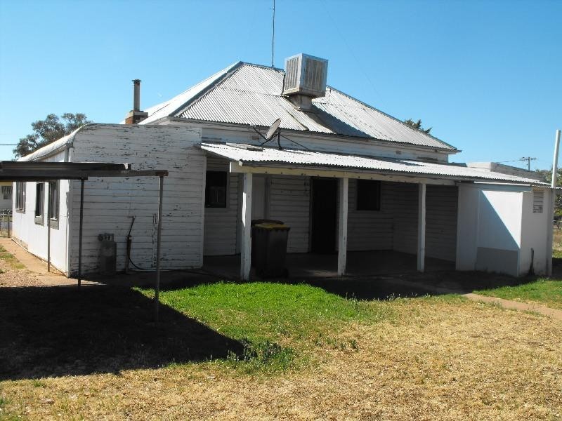 24 West Street, Trundle NSW 2875