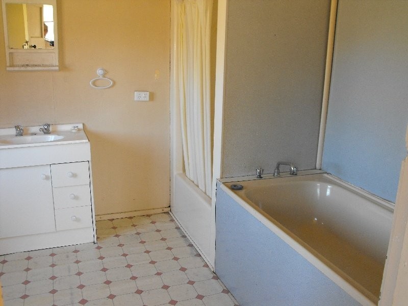 24 West Street, Trundle NSW 2875