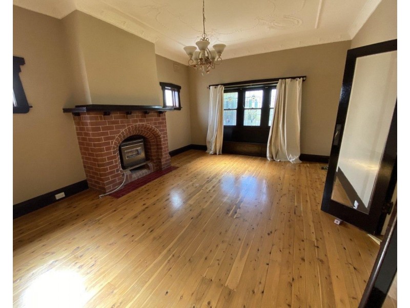 19 Rose Street, Parkes NSW 2870