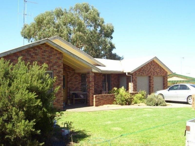 18 George Field Drive, Parkes NSW 2870