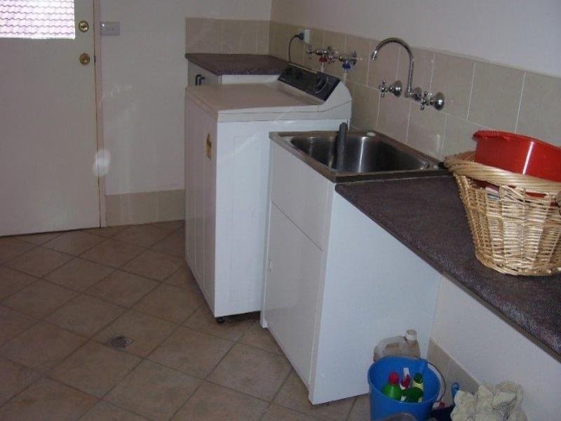 40B Barton St, Parkes NSW 2870