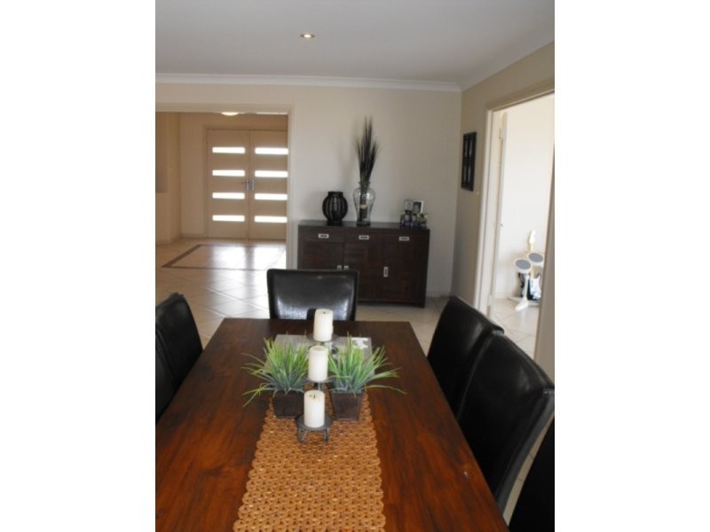 11 Avoca Pl, Parkes NSW 2870