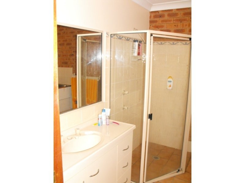 2/363 Clarinda St, Parkes NSW 2870