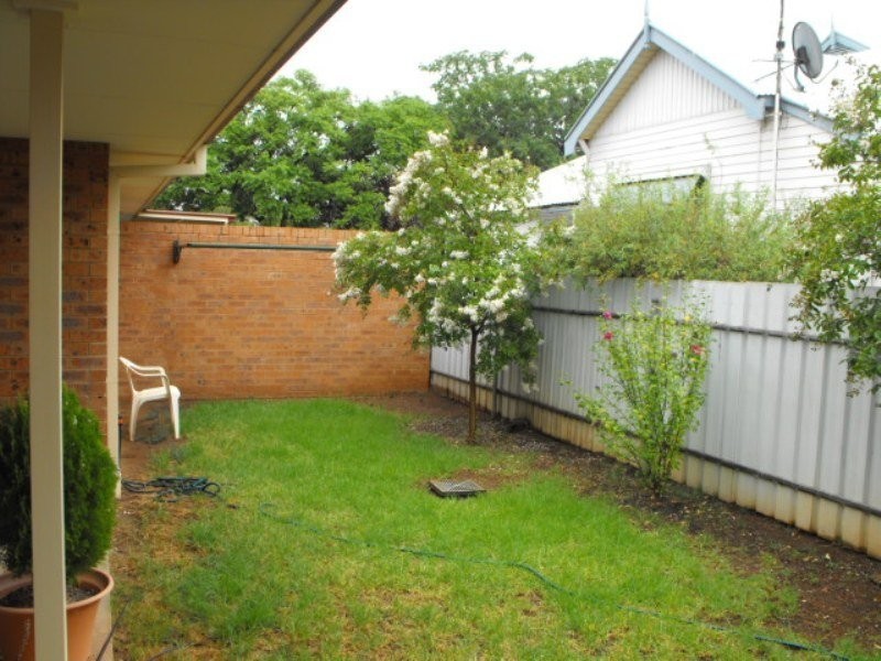 2/363 Clarinda St, Parkes NSW 2870