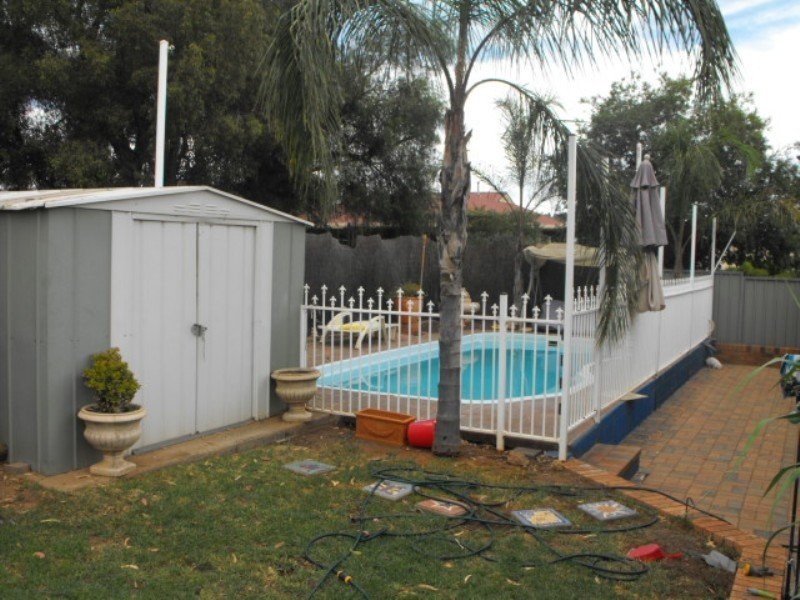 15 Paterson Street, Parkes NSW 2870