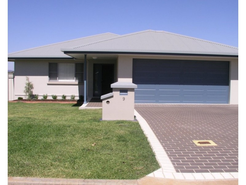 9 Koala Street, Parkes NSW 2870