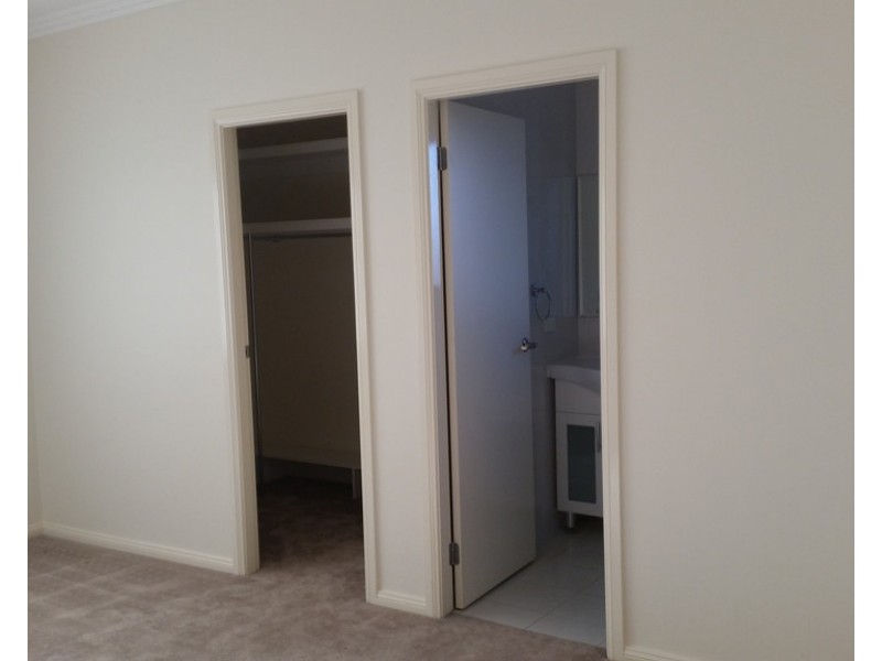 9 Koala Street, Parkes NSW 2870