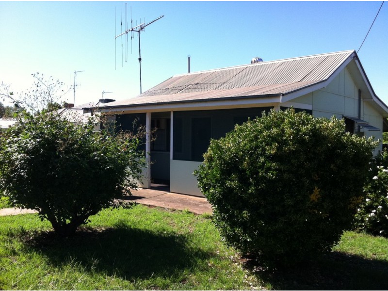 18 Woodward Street, Parkes NSW 2870