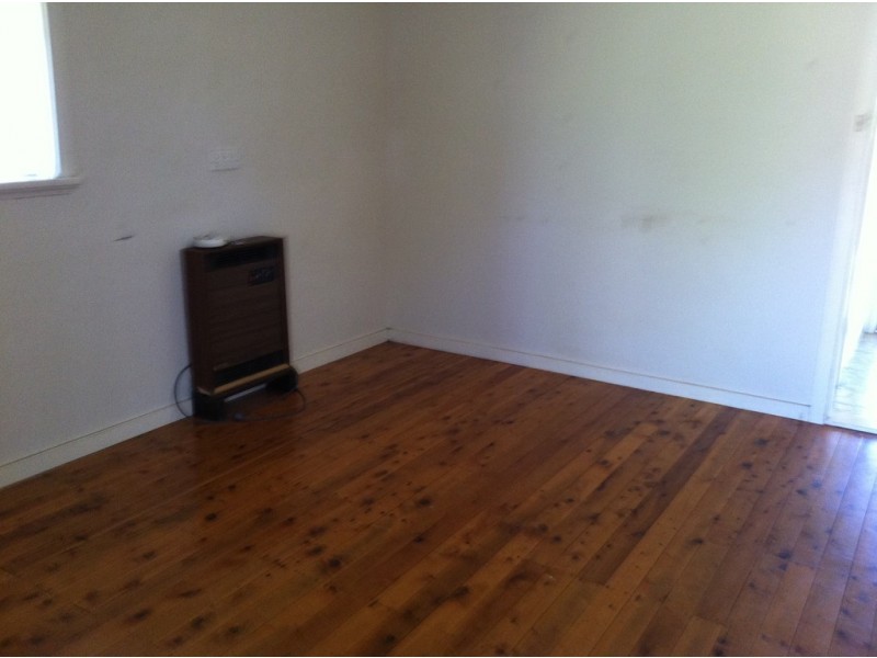 18 Woodward Street, Parkes NSW 2870