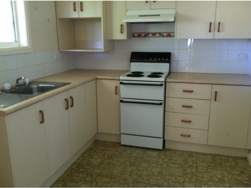 18 Woodward Street, Parkes NSW 2870