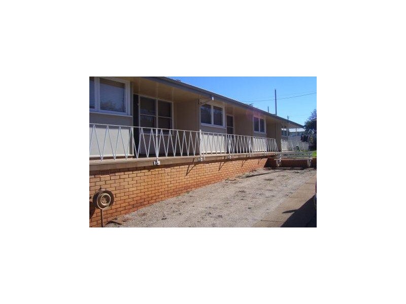 8/12 Gallop Avenue, Parkes NSW 2870