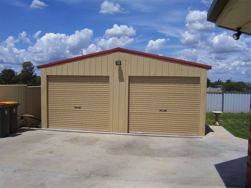 10 Mimosa Ave, Parkes NSW 2870