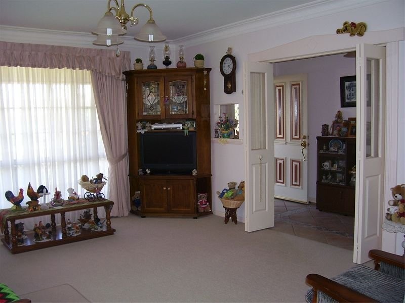 2 Arana Place, Parkes NSW 2870