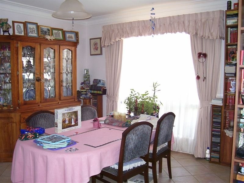 2 Arana Place, Parkes NSW 2870