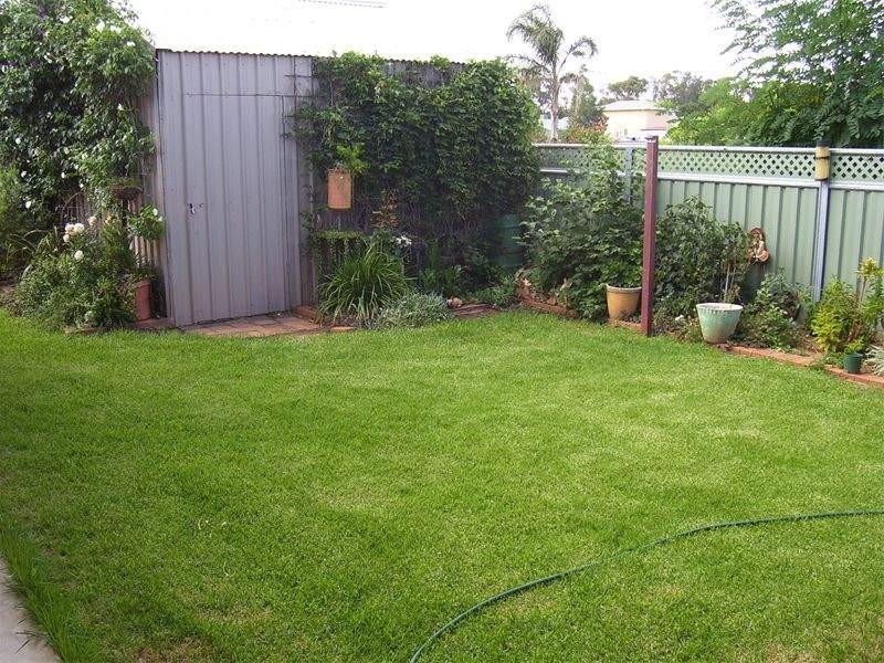 2 Arana Place, Parkes NSW 2870