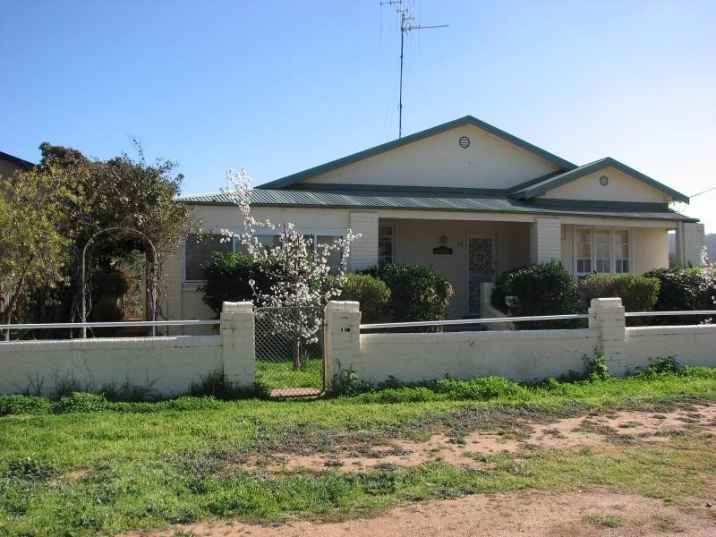 17 Grevillea Avenue, Eugowra NSW 2806