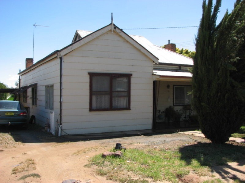 3 Barton Street, Forbes NSW 2871