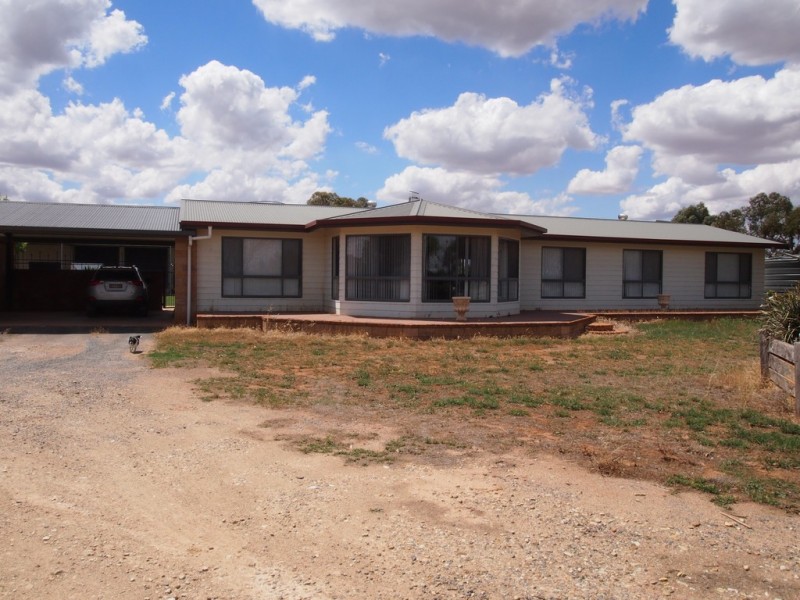23 Airport Road, Condobolin NSW 2877