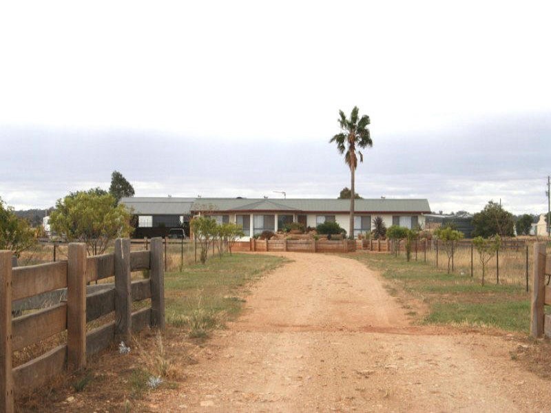 23 Airport Road, Condobolin NSW 2877